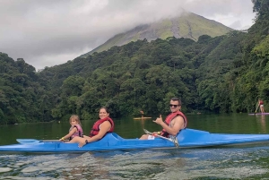 La Fortuna: Caminata Parque Ecológico Volcán Arenal+ Canopy+ Aguas termales