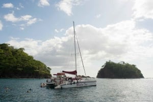 Playa Tamarindo: Sunset Sailing and Snorkeling Tour