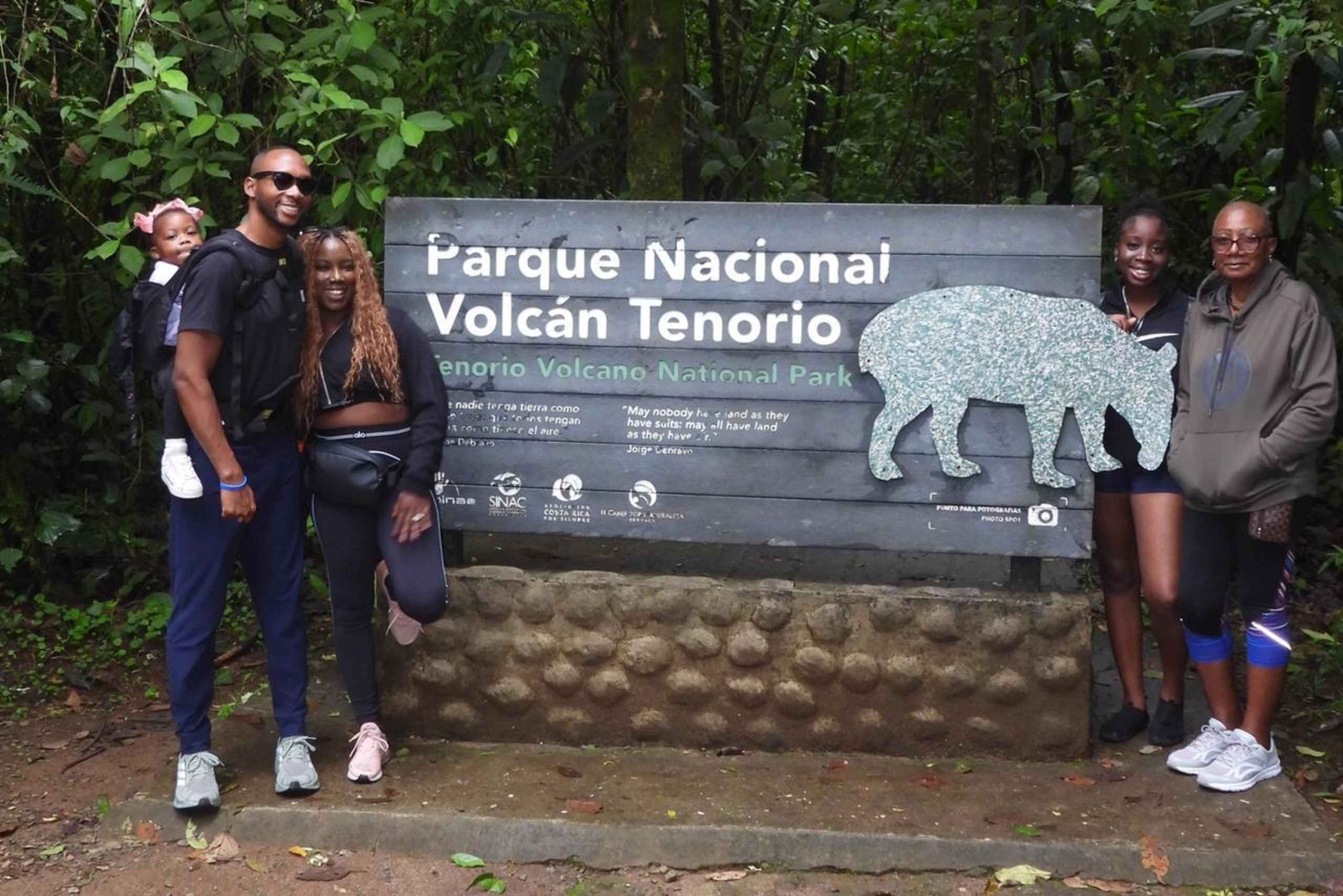 Randonnée privée sur les sentiers de la rivière Celeste, volcan Tenorio