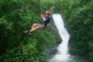 Puntarenas: Svævebanetur over 11 vandfald
