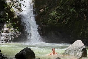 Quepos: Guided waterfall adventures