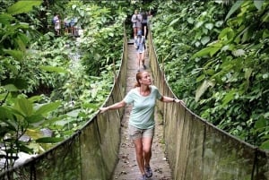 Quepos: Tour guiado pelo Rainmaker Park com transporte