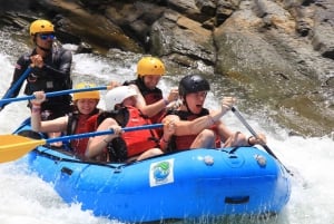 Quepos: Whitewater rafting på den naturskjønne Savegre-elven