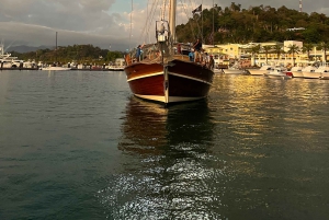Quepos: Boottocht met houten zeilboten, watersport en eten