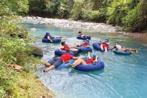 Río Celeste: tour de tubing con refrigerios y bebidas