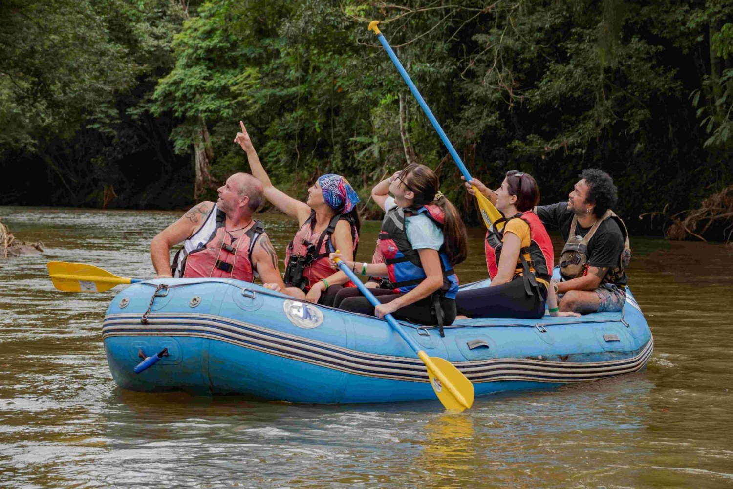 Navega por el Río Peñas Blancas en un tranquilo Safari de Rafting