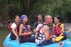 Seil på Rio Peñas Blancas på en rolig elverafting-safari