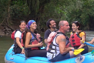 Sejl på Rio Peñas Blancas på en stille River Rafting-safari