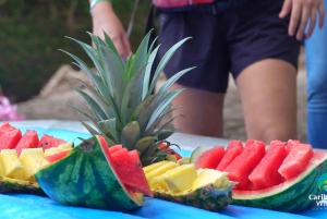 Popłyń Rio Peñas Blancas podczas spokojnego spływu pontonowego Safari