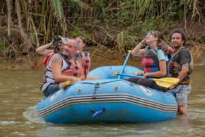 Sejl på Rio Peñas Blancas på en stille River Rafting-safari