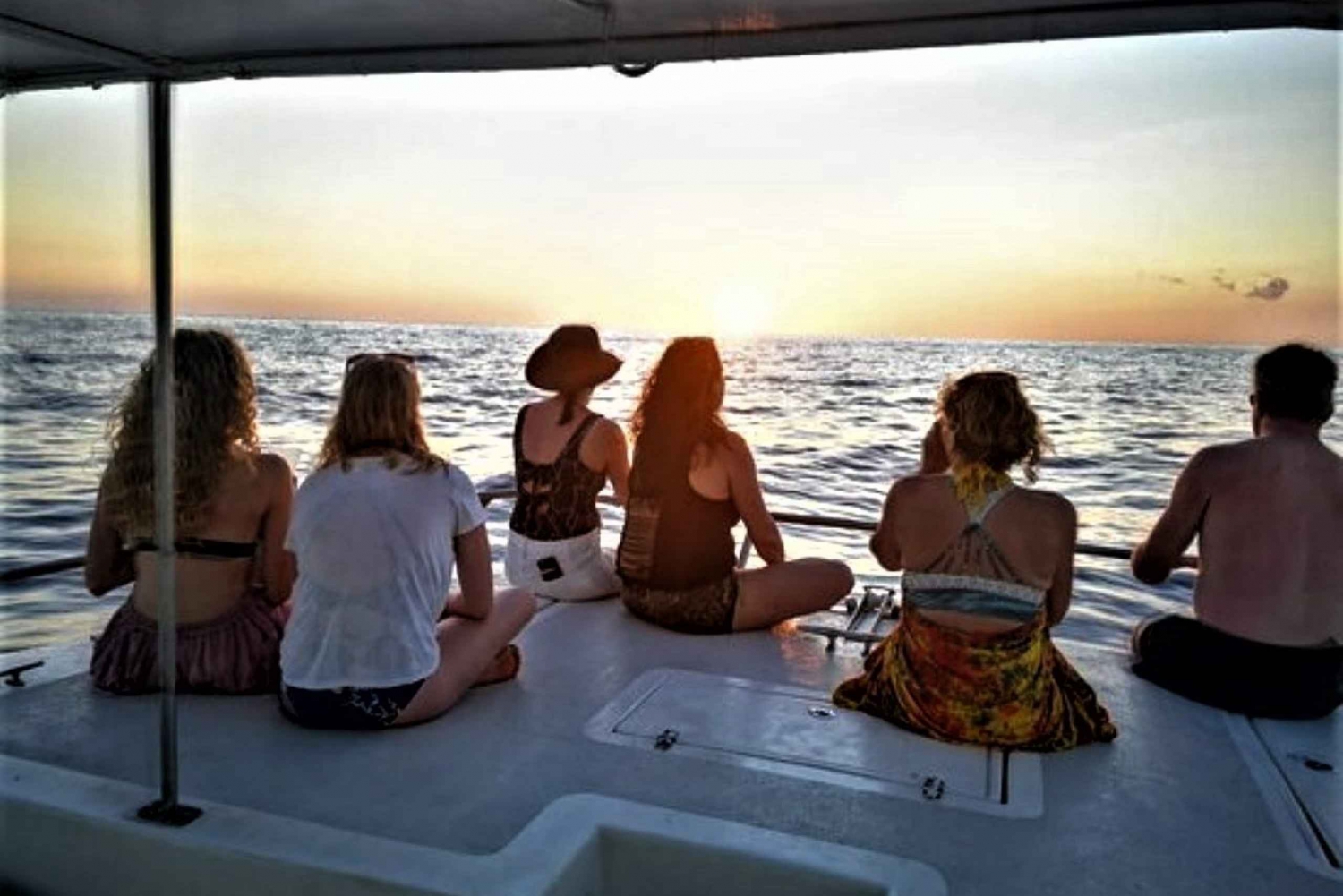 Samara: Catamaran Sunset Boat Tour with Drinks and Snacks