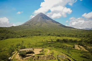 San José: Vulcão Arenal e fontes termais com almoço