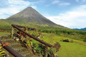 San José: Excursión de un día al Volcán Arenal y Aguas Termales de Baldi