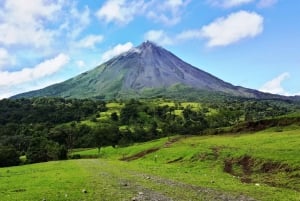 San José: wulkan Arenal, gorące źródła i podszewka z posiłkami