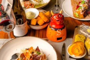 San José: Food Culture Tour with Cooking and Cocktail Class