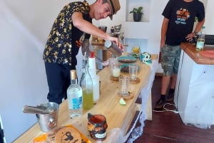 San José: Food Culture Tour with Cooking and Cocktail Class