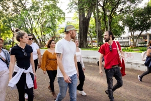 San José: Marknadens läckerheter och stadens sevärdheter med en lokalinvånare