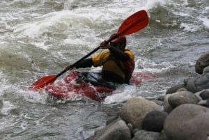 Rafting em águas brancas no rio Sarapiqui saindo de La Fortuna