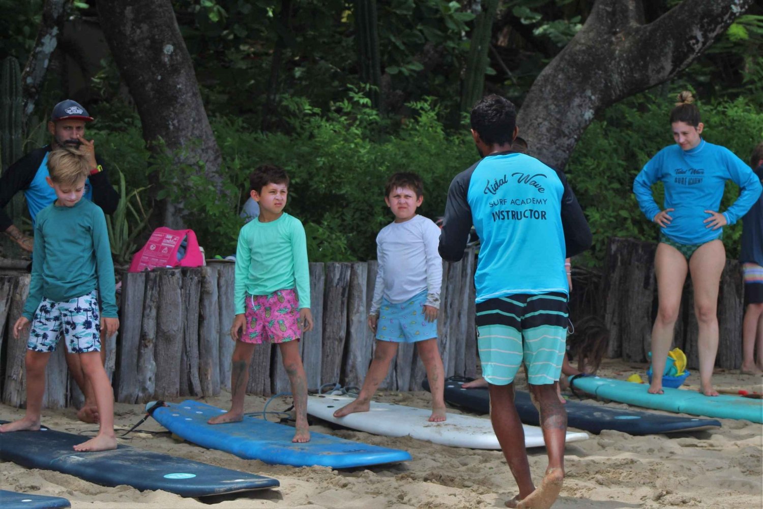 Surffitunnit Tamarindossa Tidal Wave Surf Academyllä