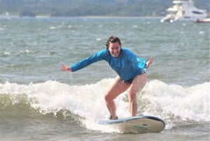 Surfunterricht in Tamarindo von der Tidal Wave Surf Academy