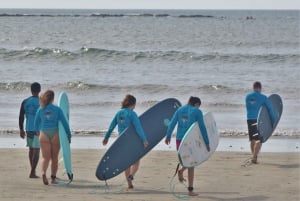 Surflessen in Tamarindo door Tidal Wave Surf Academy