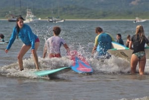 Lekcje surfingu w Tamarindo prowadzone przez Tidal Wave Surf Academy