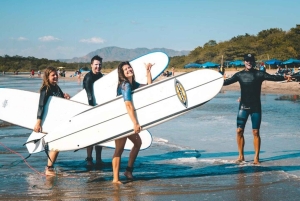 Tamarindo: Clases de surf 5 estrellas con SALT