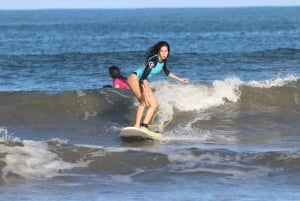Praia de Tamarindo: a melhor aula de surfe