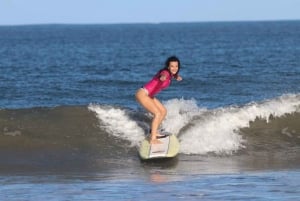Praia de Tamarindo: a melhor aula de surfe