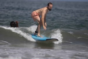 Praia de Tamarindo: a melhor aula de surfe