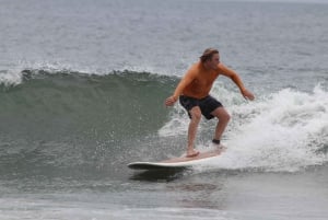 Praia de Tamarindo: a melhor aula de surfe