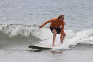 Praia de Tamarindo: a melhor aula de surfe