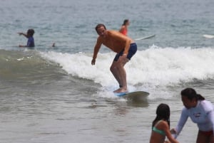 Praia de Tamarindo: a melhor aula de surfe