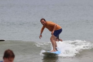 Praia de Tamarindo: a melhor aula de surfe