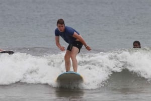 Praia de Tamarindo: a melhor aula de surfe