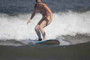 Praia de Tamarindo: a melhor aula de surfe