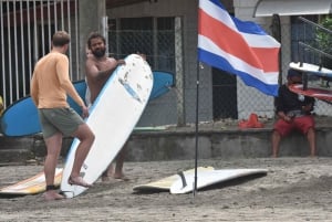 Praia de Tamarindo: a melhor aula de surfe
