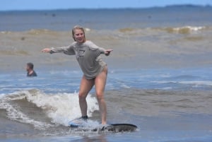 Praia de Tamarindo: a melhor aula de surfe
