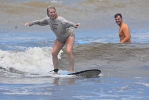 Praia de Tamarindo: a melhor aula de surfe