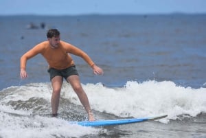 Praia de Tamarindo: a melhor aula de surfe