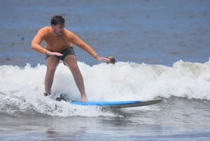 Praia de Tamarindo: a melhor aula de surfe