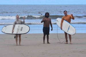 Praia de Tamarindo: a melhor aula de surfe
