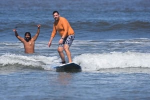 Praia de Tamarindo: a melhor aula de surfe