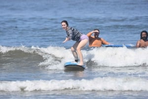 Praia de Tamarindo: a melhor aula de surfe