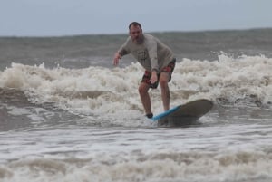 Praia de Tamarindo: a melhor aula de surfe