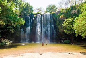 Tamarindo: Celeste-joki ja Llanos de Cortezin vesiputous
