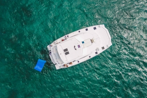 Tamarindo: Full-Day Yacht Cruise with Beach Stops & Lunch