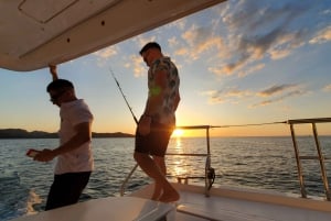 Tamarindo: Full-Day Yacht Cruise with Beach Stops & Lunch