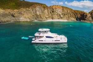 Tamarindo: Ganztägige Yachttour mit Strandstopps und Mittagessen