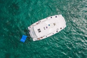 Tamarindo : Croisière en yacht d'une journée avec arrêts sur la plage et déjeuner
